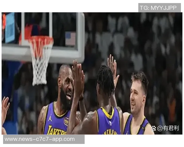 A史密斯质疑詹姆斯关键时刻表现背后是否隐藏赛前饮酒的秘密 A史密斯质疑詹姆斯关键时刻表现背后是否隐藏赛前饮酒的秘密